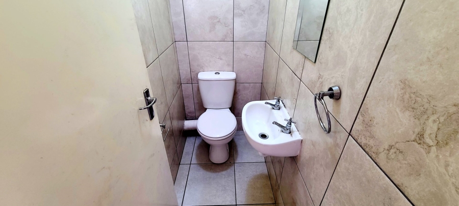 2 Bedroom Property for Sale in Stratford Green Western Cape